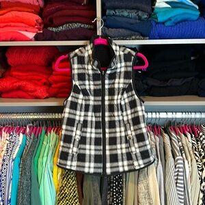 Unbranded black, red and white plaid reversible vest size S
